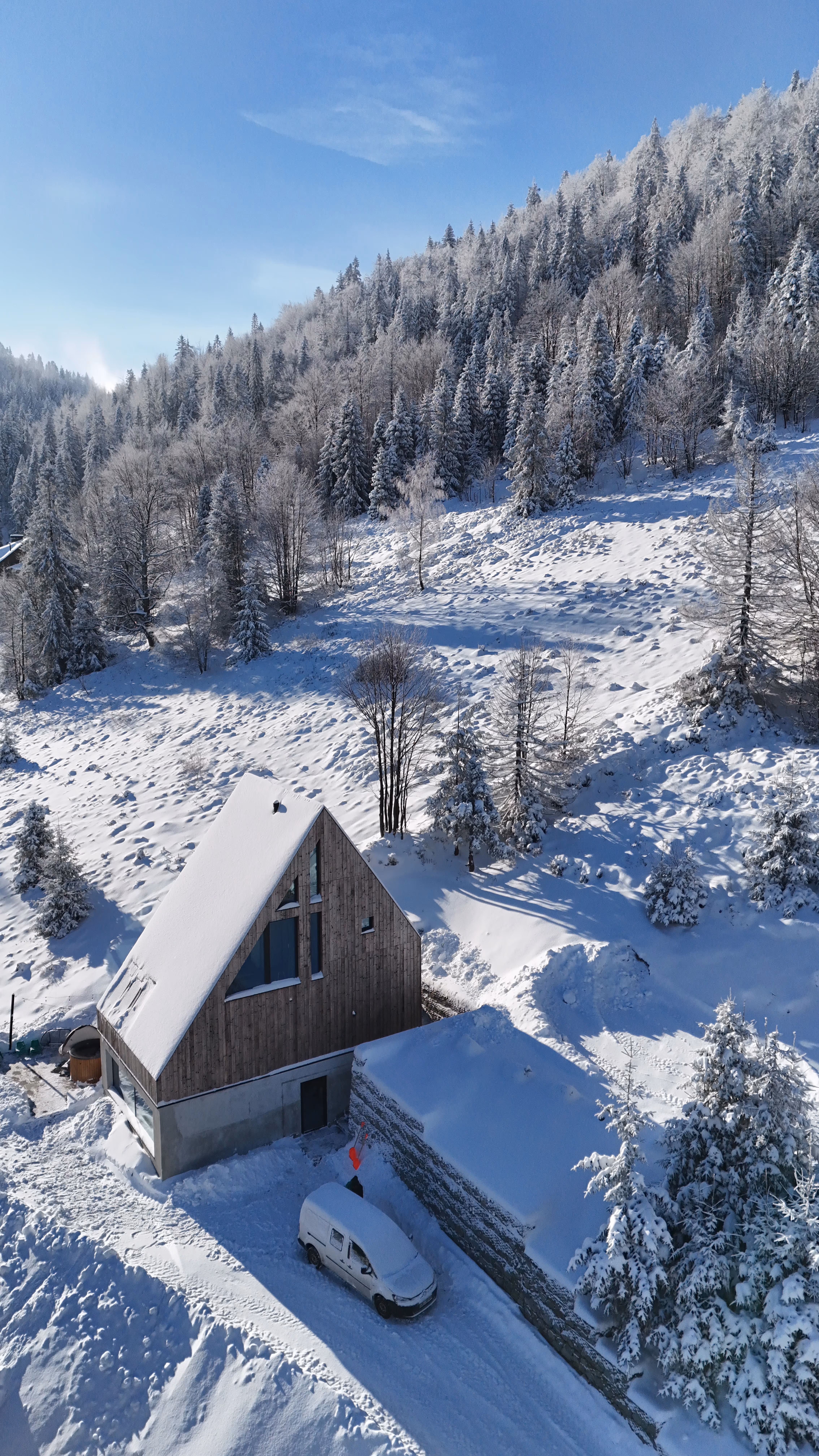 domek-w-szczyrku-zima-widok-z-gory.webp